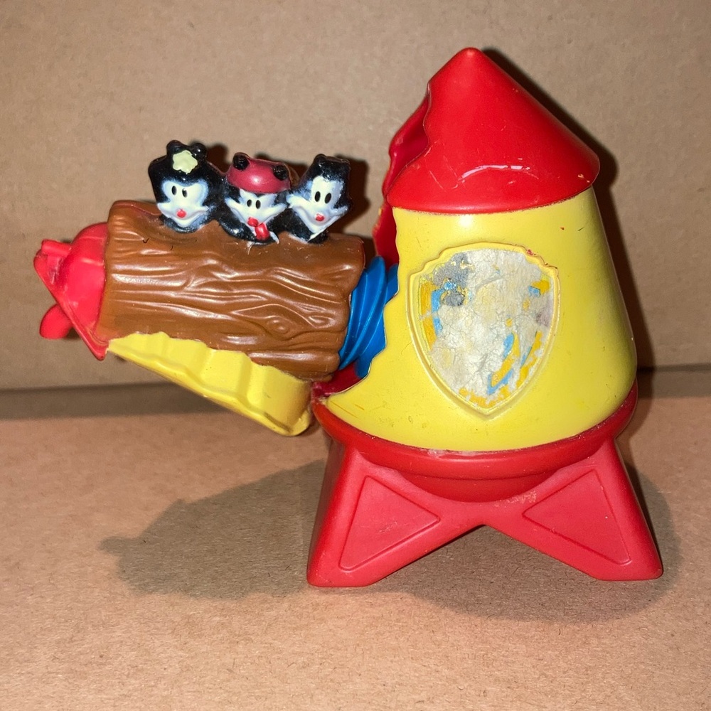 1994 Warner Bros Animaniacs WB ROCKET Ship 3" Toy Figure